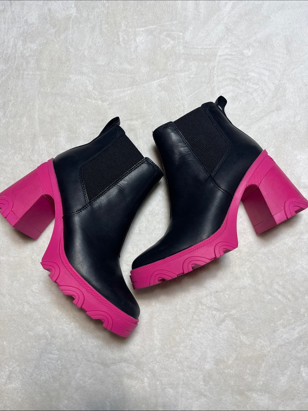 Sorel Brex Black Ankle Boots with Bright Pink Chunky Heel Size 7.5